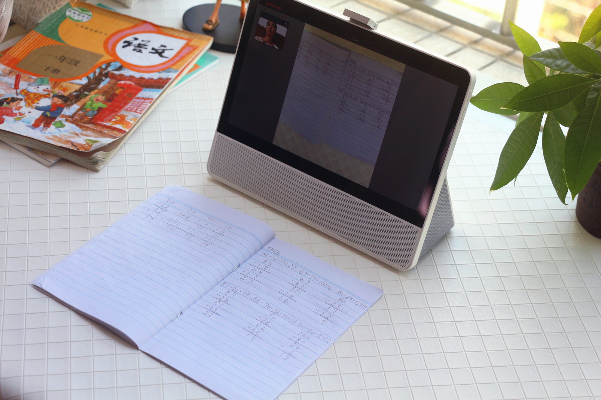 贴心的保驾护航、丰富的儿童教育内容,华为小精灵学习智慧屏体验