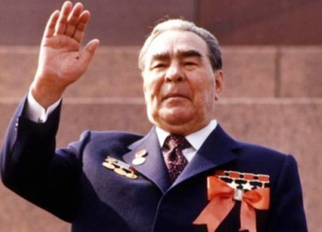 1982年,外长*其琛钱**说了几句话,引起了国际上的剧烈反响