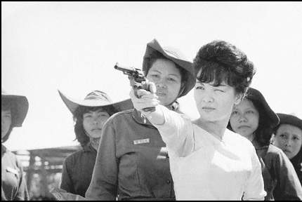 越南第一夫人陈丽春:蛇蝎女,因傲慢引起兵变,几乎全家被杀