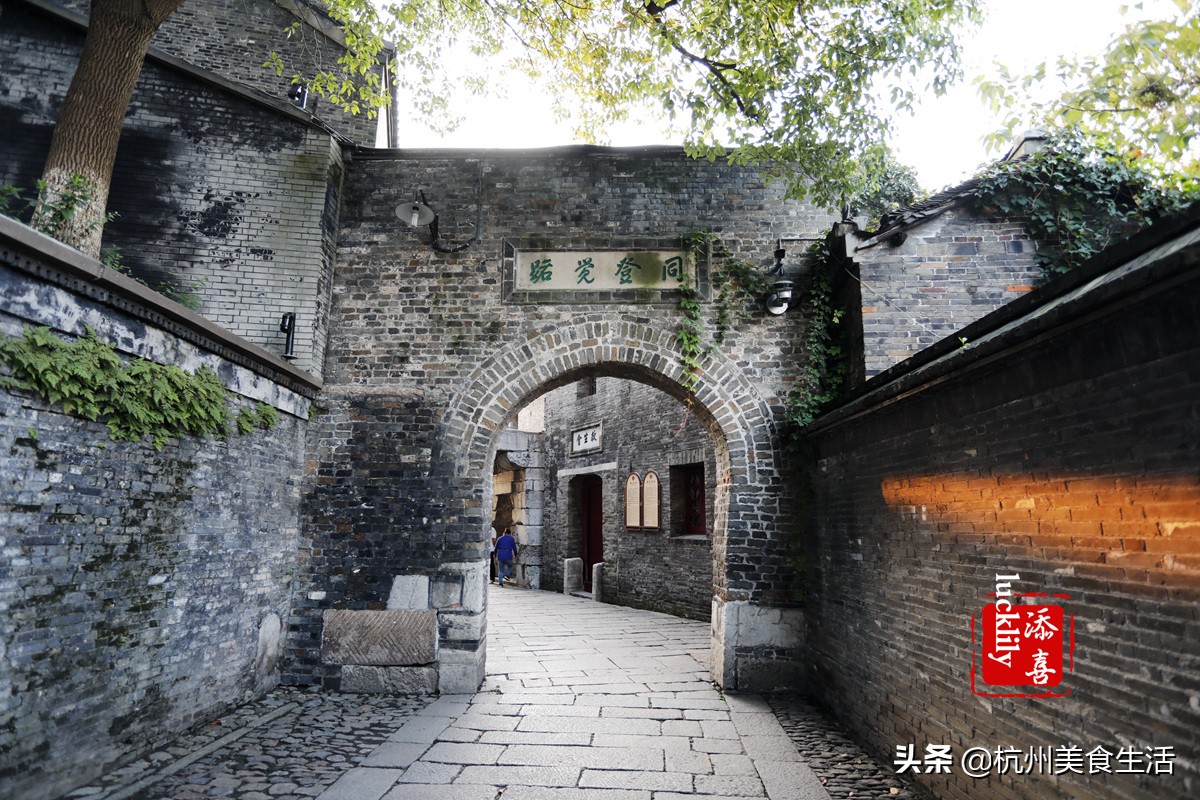 镇江美食三茅宫地锅鸡,镇江美食推荐锅盖面