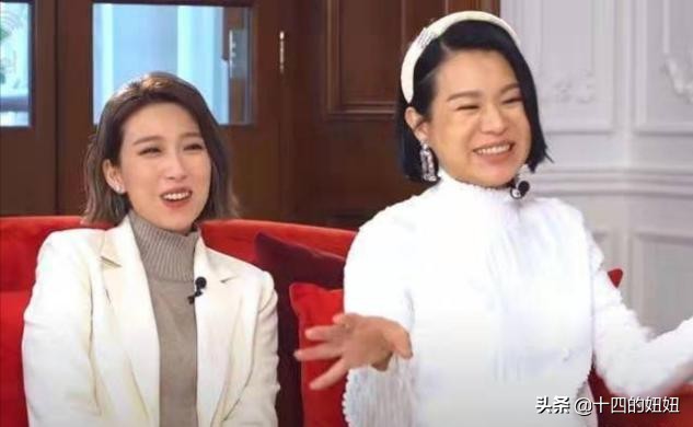 胡杏儿三胎后照片,胡杏儿三胎生子公开一家人合影