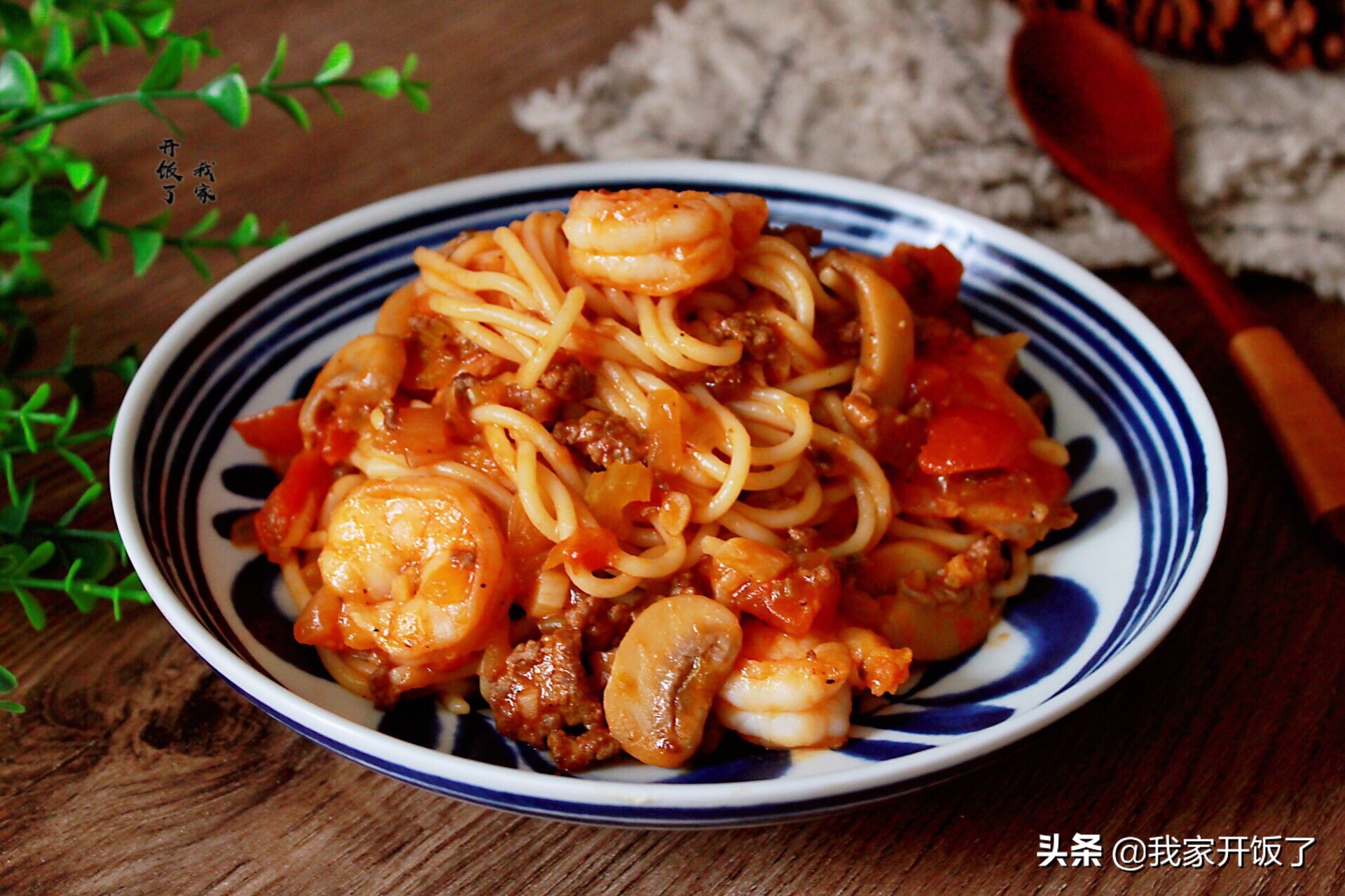 操作简单风味炸酱面,教做炸酱面的方法