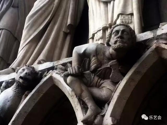 泉耕：教堂建筑金属章