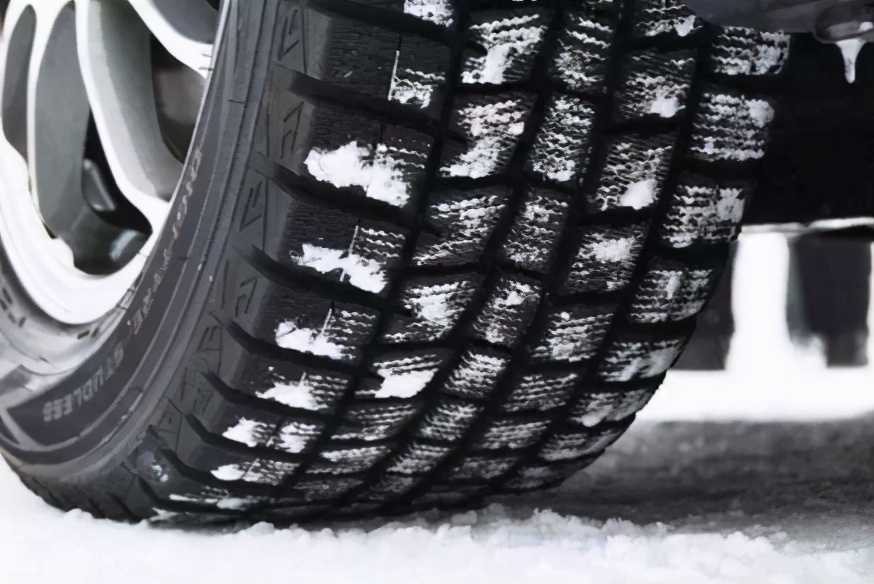 冬天买的新车需要换雪地胎吗,冬天买车马上去换雪地胎