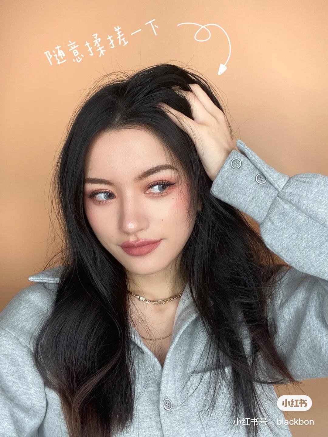 轻欧美妆适合什么发型搭配 (欧美发型妆容搭配)