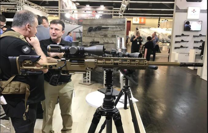 狙击镜开枪技巧,狙击镜反光轻松躲过子弹