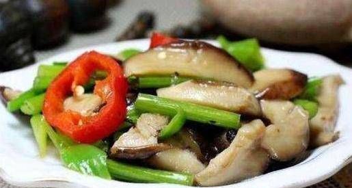 芹菜和它一起炒，比炒肉还好吃，常吃可以增加免疫力
