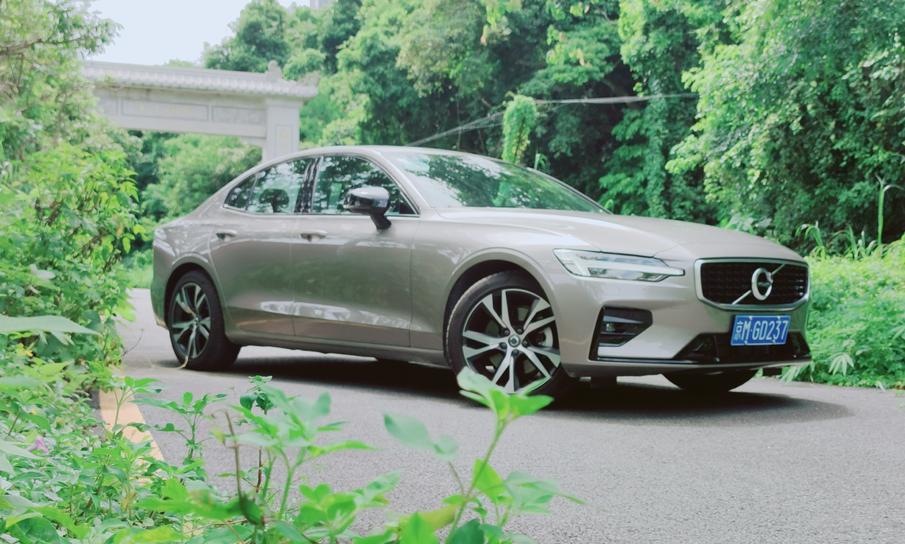 经济舒适宽敞省油推荐哪个b级车,既舒适噪音小又操控好的b级车