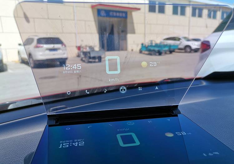 百路达HUD：听歌追剧看小猪佩奇？这才是车载导航的正确打开方式