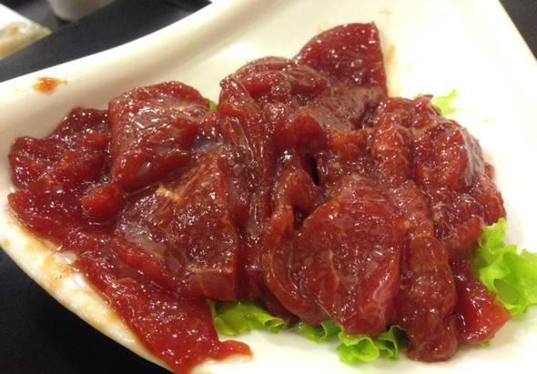 牛肉一炒全是水怎么办,牛肉一炒就变老