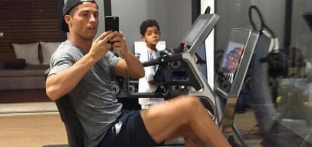 参观c罗的家,c罗带你去看他家豪宅