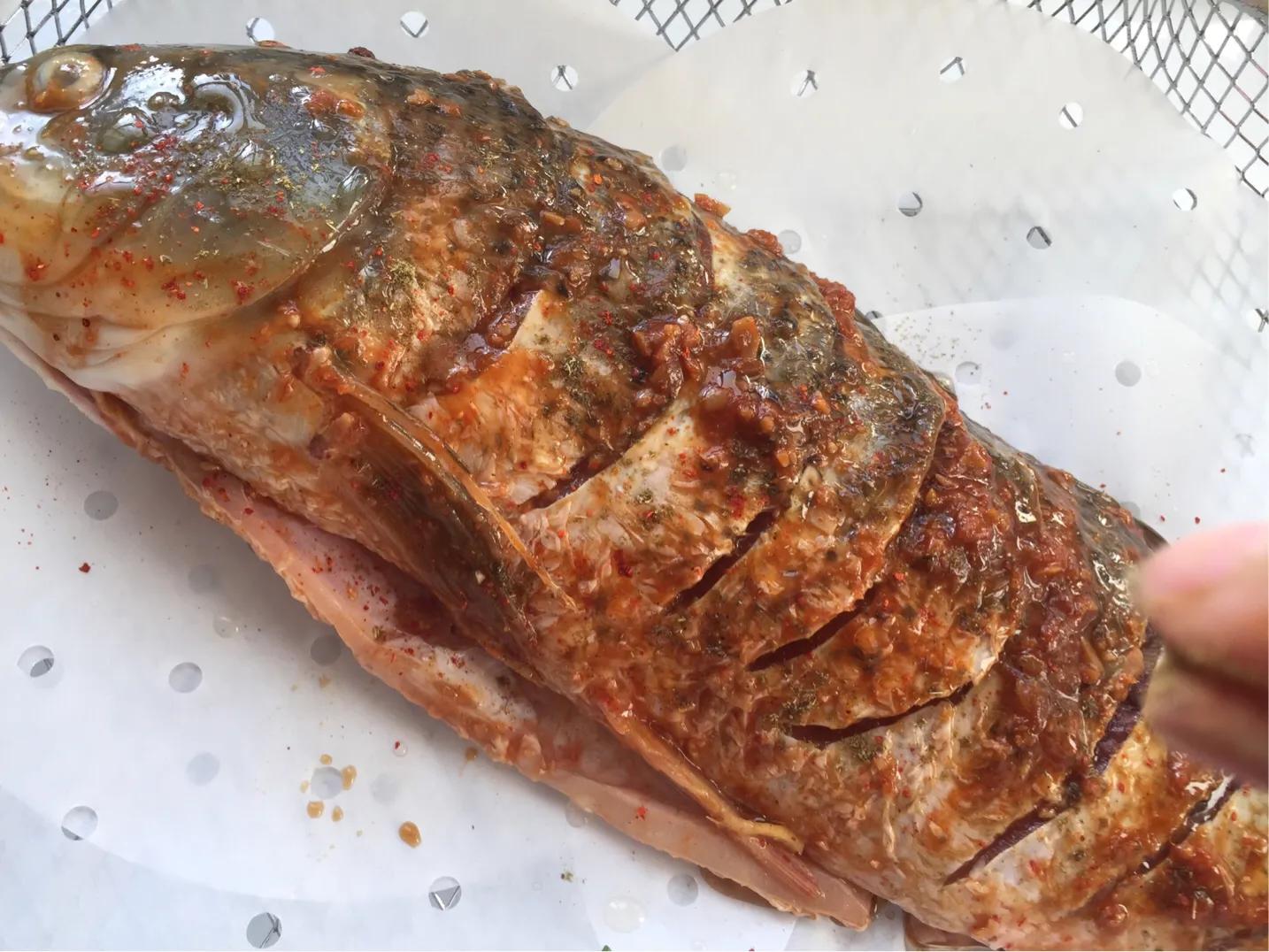 麻辣烤鱼又香又辣好吃到流口水,鲜美烤鱼肉质鲜嫩好吃到飞起