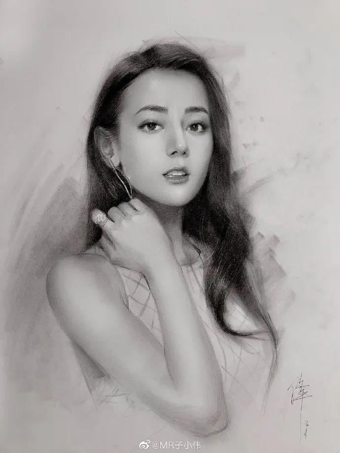 画一幅素描100万笔,胡歌、李现、迪丽热巴在他笔下全都画活了