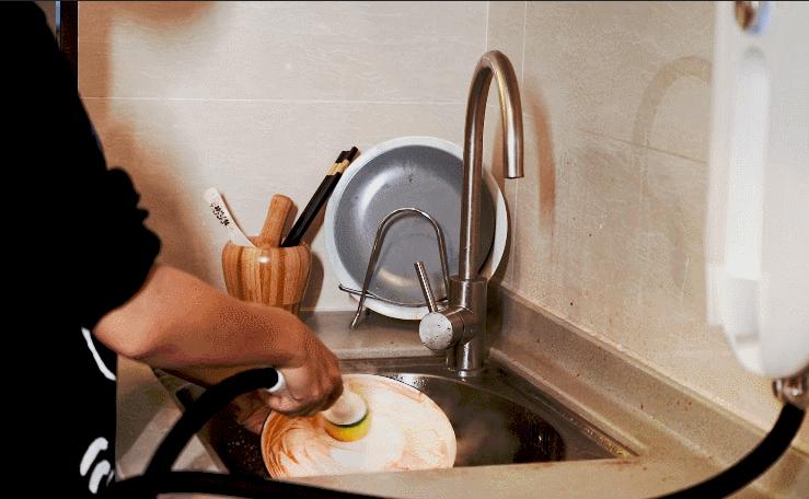 众筹爆款“冲击枪”测评,799四档“强劲蒸汽”,能洗90个碗盘