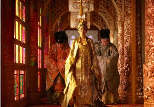 满城尽带黄金甲值得看吗,满城尽带黄金甲的深度解析