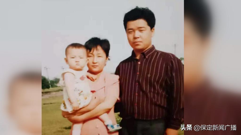 褪去这身警服，他是一个孩子；穿上这身警服，他是一个战士！