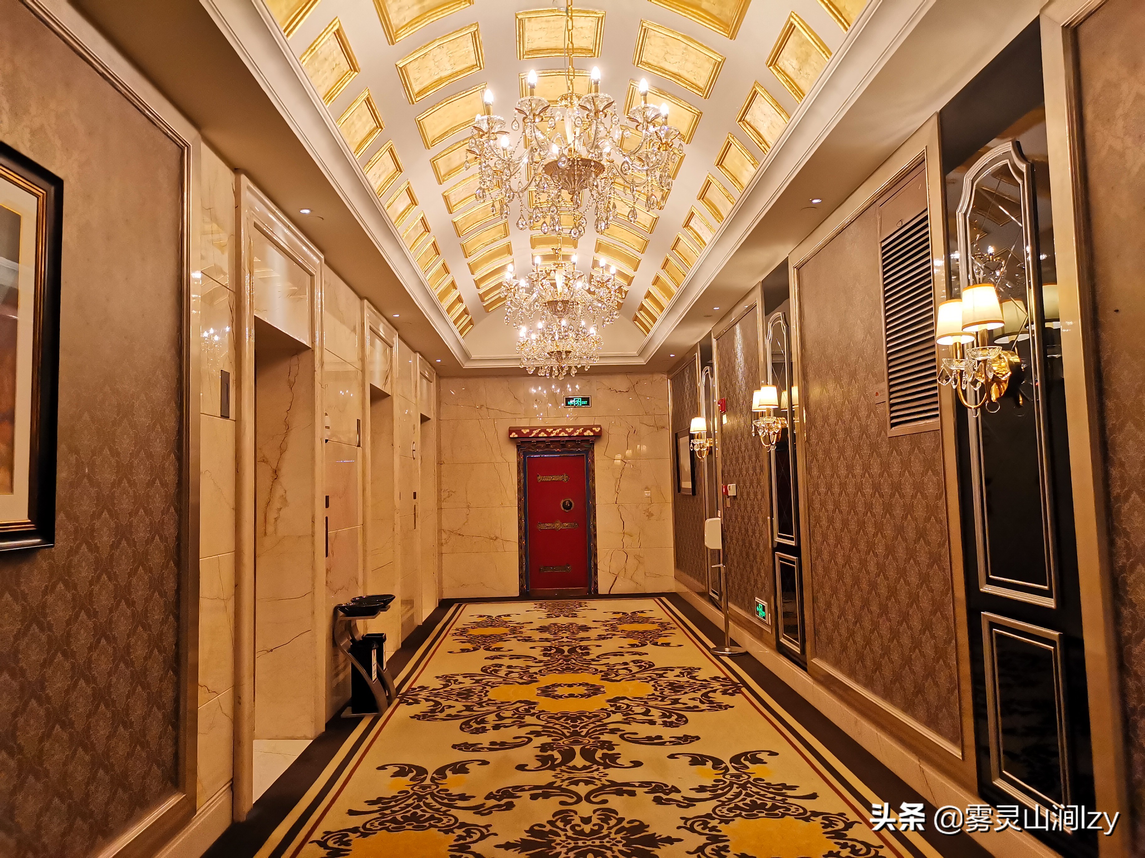 蓝天白云下的雪域高原布达拉宫,蓝天之下日光之城简介