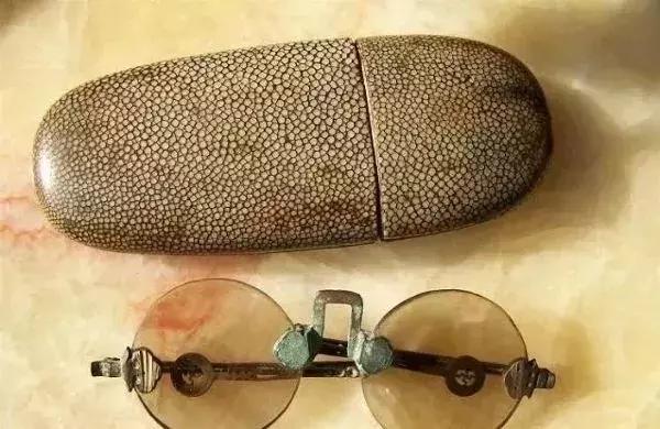 眼睛无神怎么改善,眼镜摘下来眼睛无神怎么解决