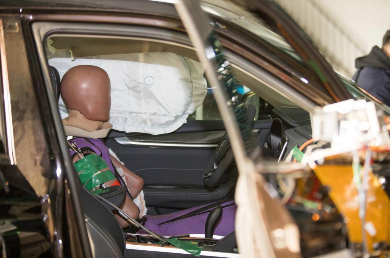 安全才是硬道理五星上将华晨中华V7是如何炼成的