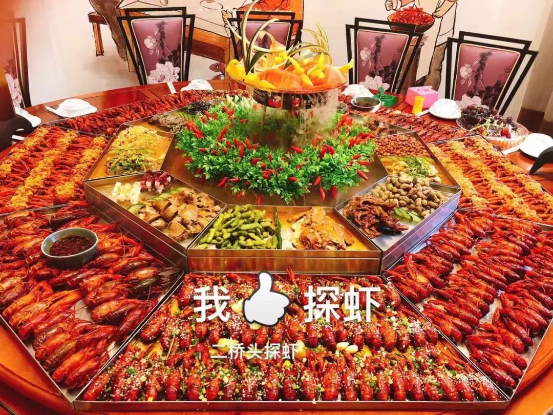 千人涌入二桥头狂欢！苦等365天，随州这个撸虾圣地一夜爆店！