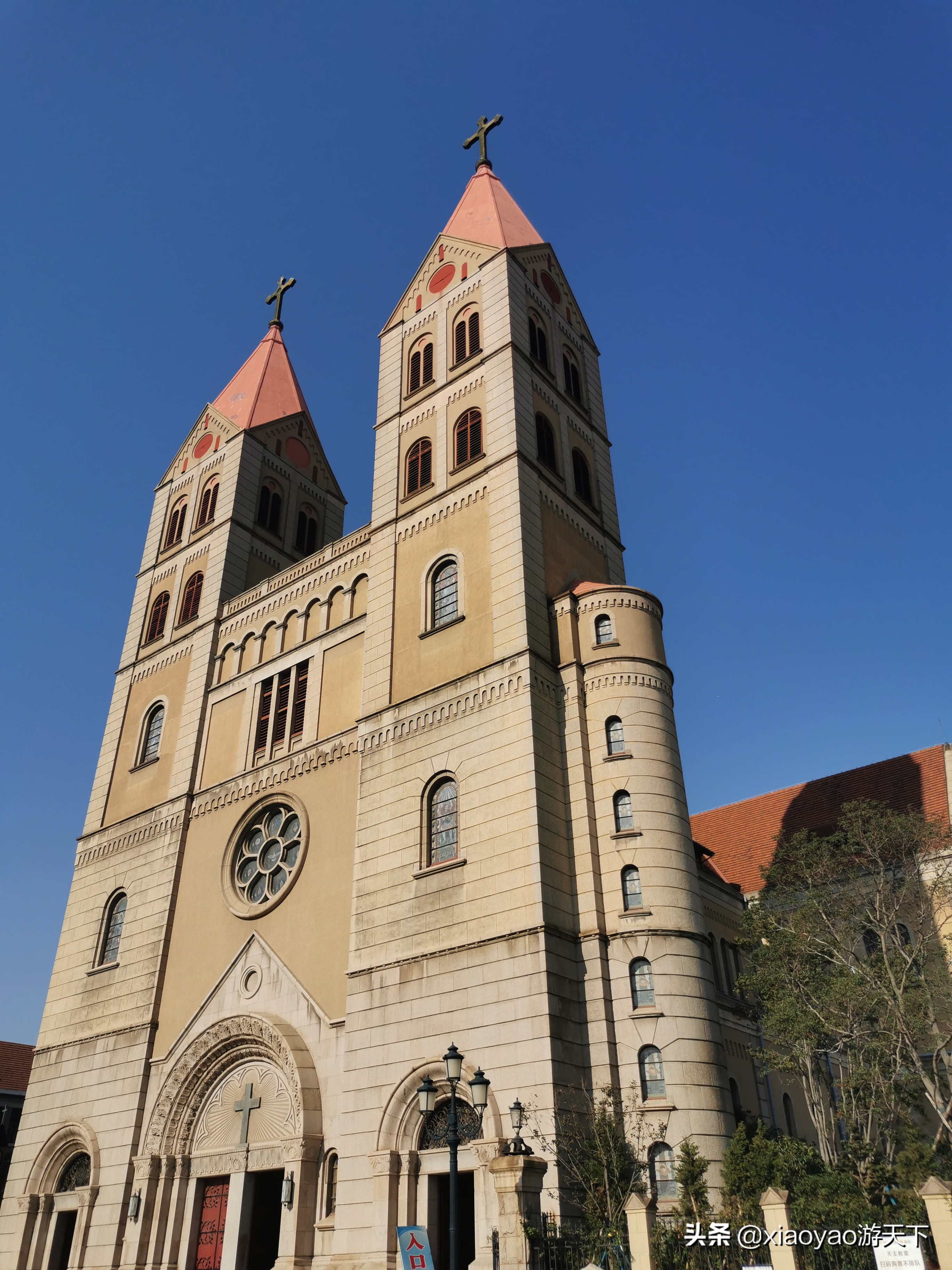 青岛百年德式建筑天主教堂,青岛最有名的天主教堂是哪个地方