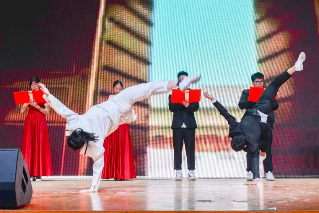 青年毛主席,榜首进一中!他曾就读的长沙市一中究竟有多牛?