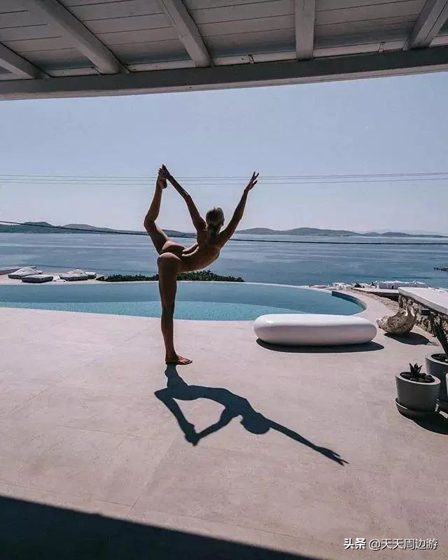 她在世界各地拍下裸照,吸引了8000万的粉丝,却没有一张是色情的