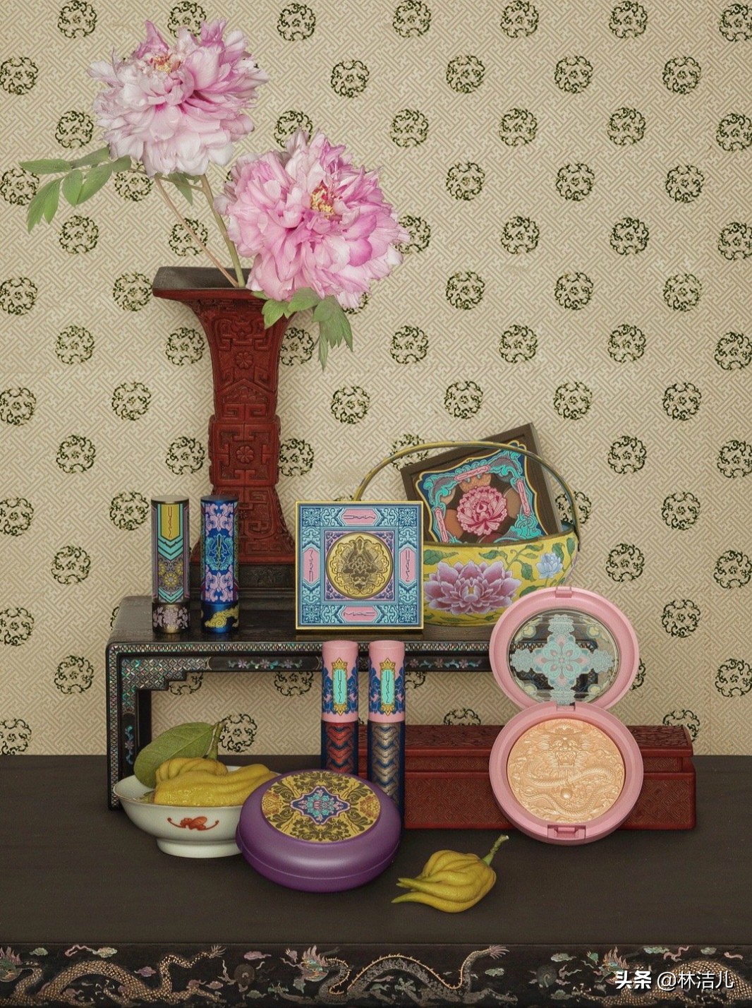 这些彩妆大牌又来搞事情了！MAC联名故宫，植村秀中国红美炸了