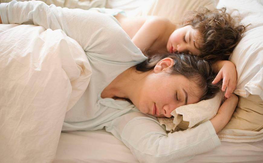 辟谣，孩子晚上喝点酒好入睡？小心酒精中毒，影响大脑发育