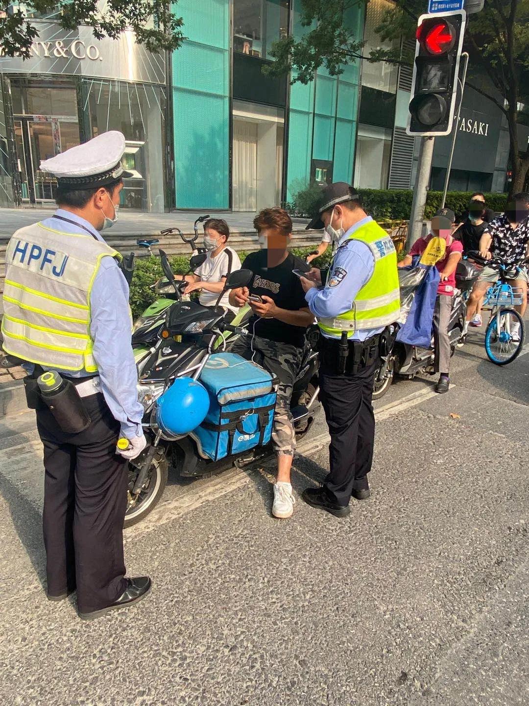 上海多名外卖骑手如何行政处罚,解决外卖骑手交通违法的措施