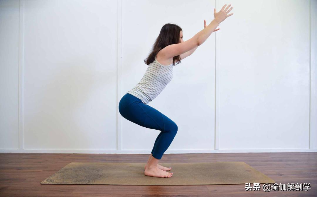 坚持瑜伽晨练励志短句,晨练运动教程瑜伽支撑