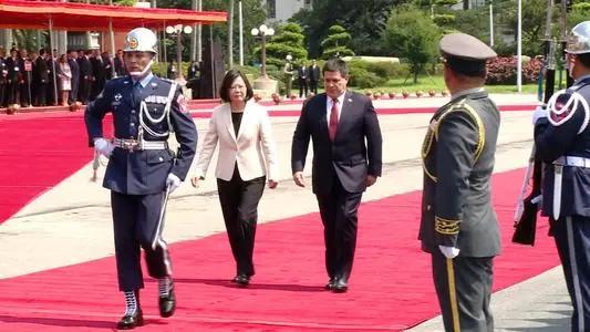 南美唯一承认“*独台**”的国家,是如何把自己作死的?