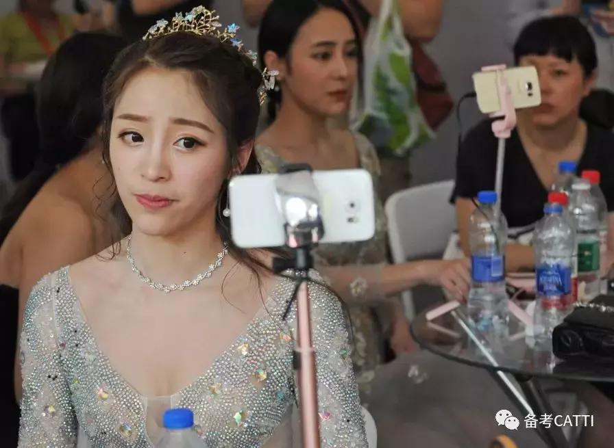 直装怎么翻译中文,露脐装怎么翻译