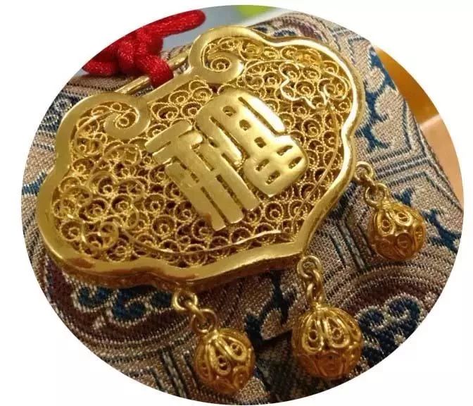 金锁银锁有什么讲究,平安锁怎么戴才好看