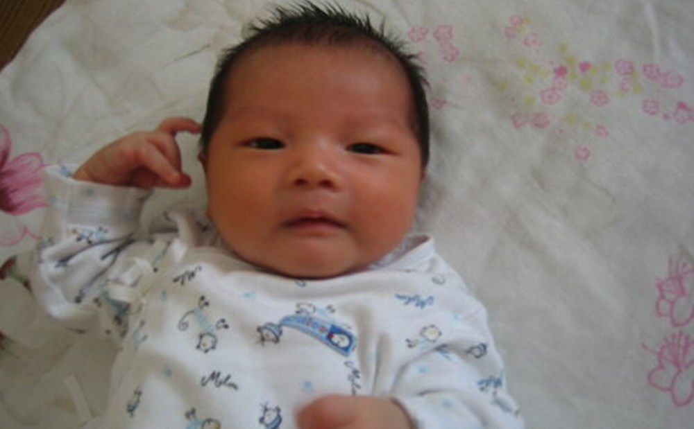 1-12个月的宝宝发育标准,1周岁婴儿的发育指标