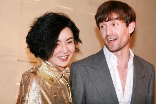 张曼玉综艺节目哭了,张曼玉哭着哭着就笑了采访