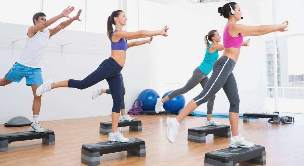 刚入行的健身教练多久能月入上万,零基础健身教练能赚多少钱