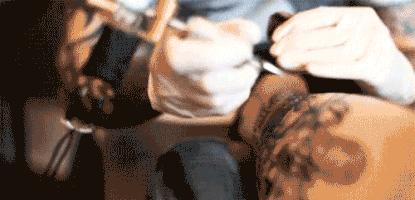 纹身到底是个什么感觉,纹身具体是什么感觉