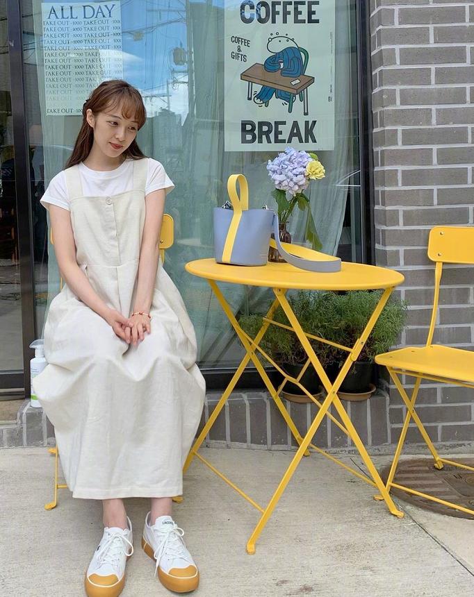 穿裙子要搭配什么鞋子才好看呢,红色上衣黑色裙子配什么鞋子好看