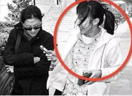 亿万富豪给孙子留下200亿遗产,富豪赠送700亿继子