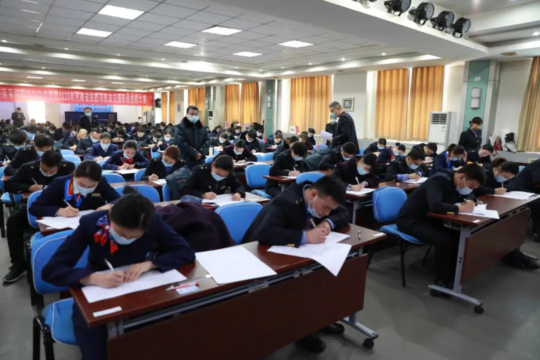 怎么才能当高铁列车长,高铁多久才能成为列车长