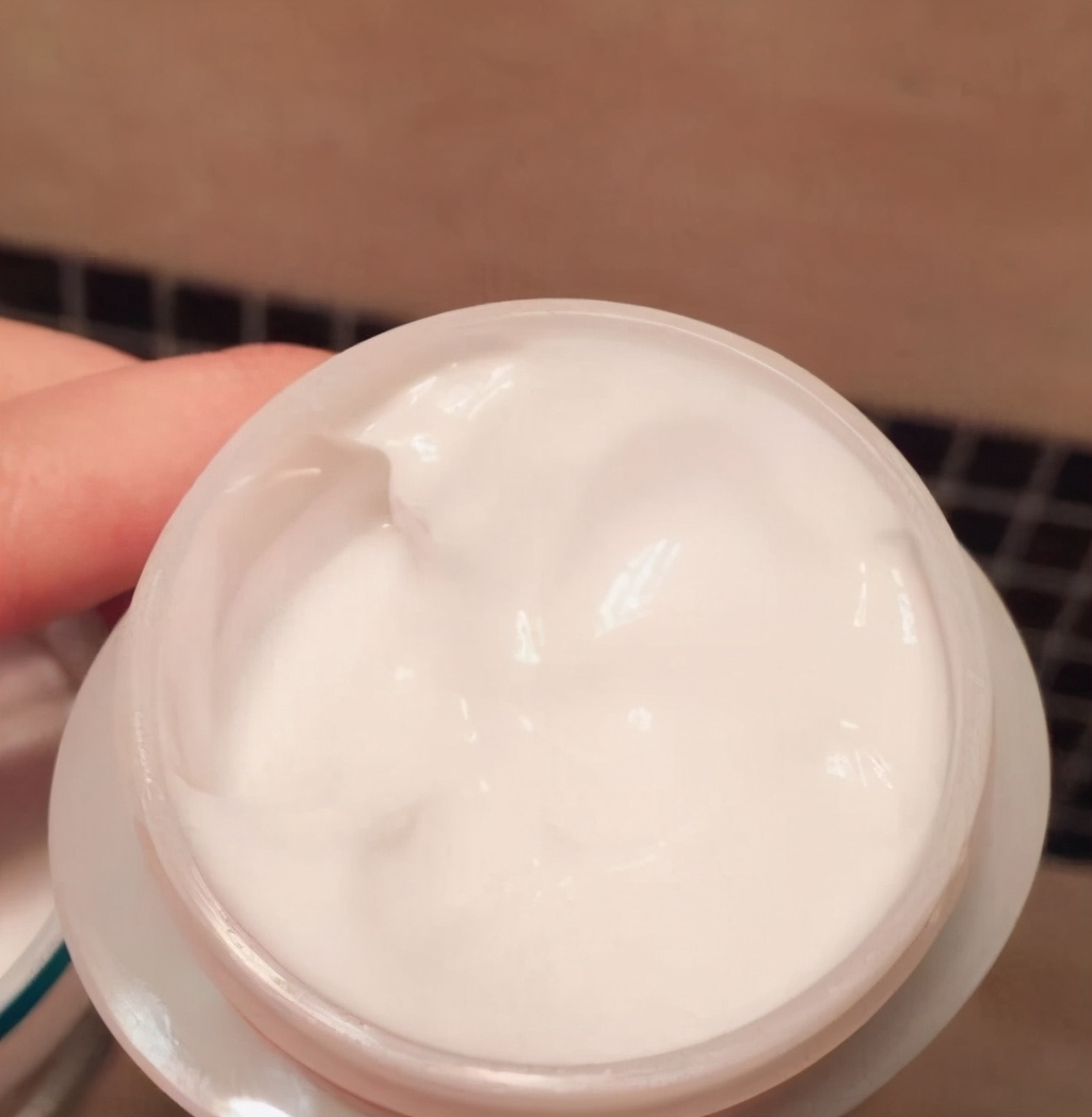 军训晒黑怎么变白最快最有效脸部,军训胳膊晒黑冬天可以变白吗