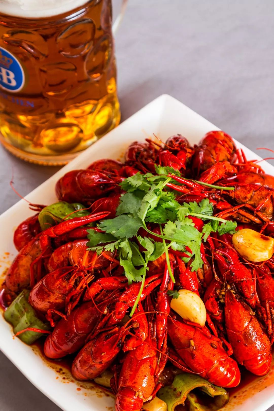 这样吃龙虾简直就是一场味觉盛宴,吃超大龙虾超过瘾