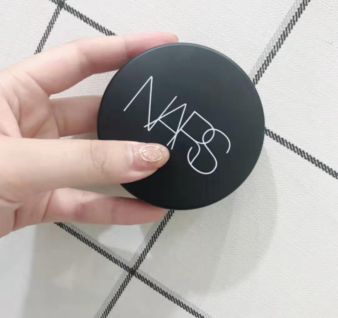 nars和阿玛尼气垫哪个适合混干皮,阿玛尼气垫和兰蔻气垫哪个好用