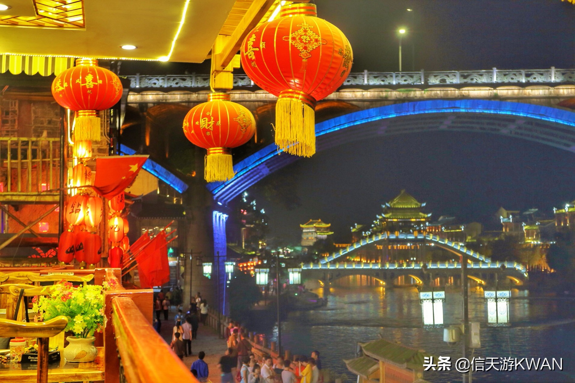 边城：沈从文笔下的湘西,沈从文在边城中对沱江的描写