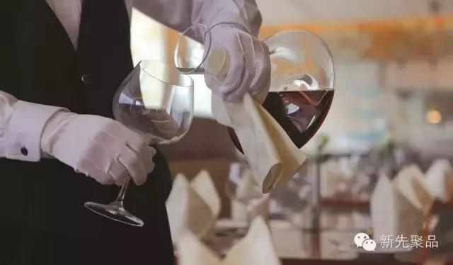 西式餐桌礼仪常识座位顺序,西餐餐桌礼仪的四个原则