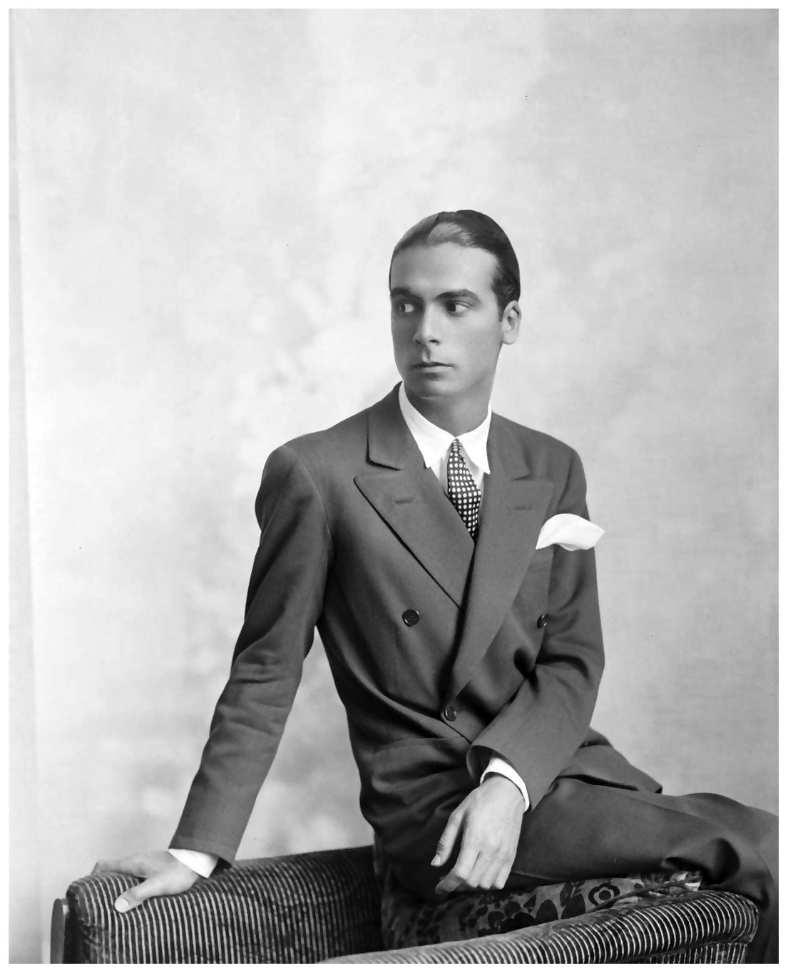 杨幂唐嫣都在穿的鞋子,巴黎世家袜子鞋杨幂同款