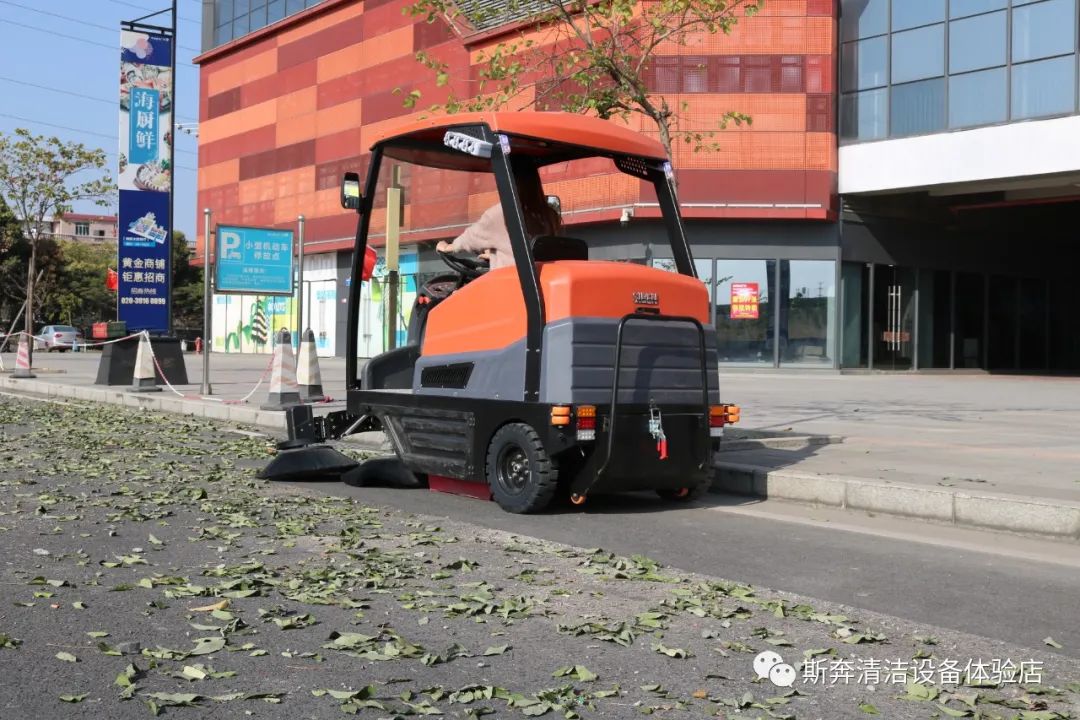 驾驶式扫地车怎么保养,驾驶式洁驰扫地机操作要领