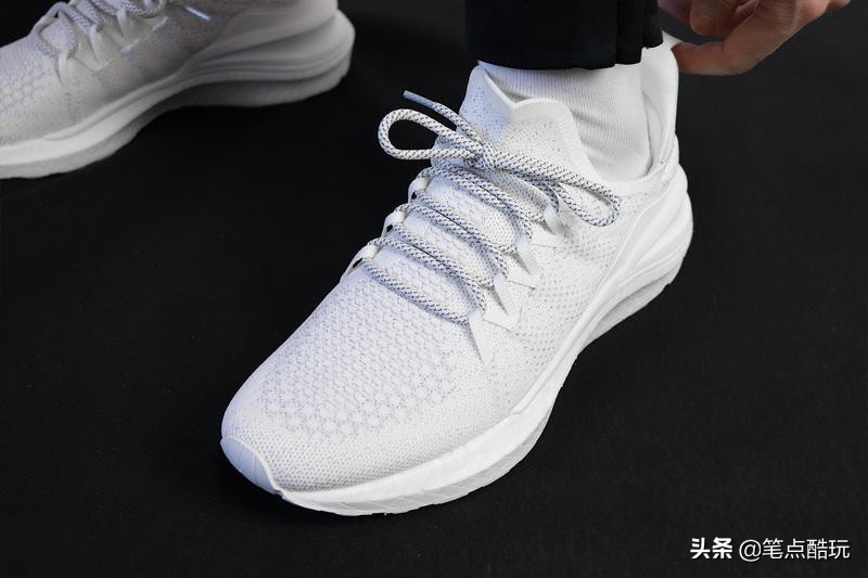小米爆款运动鞋,小米运动鞋1-4代哪个好