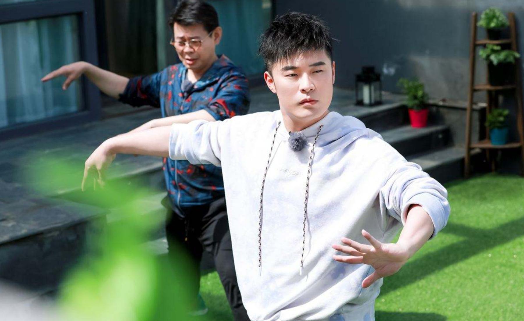 王晓晨和班级合影,王晓晨火吗